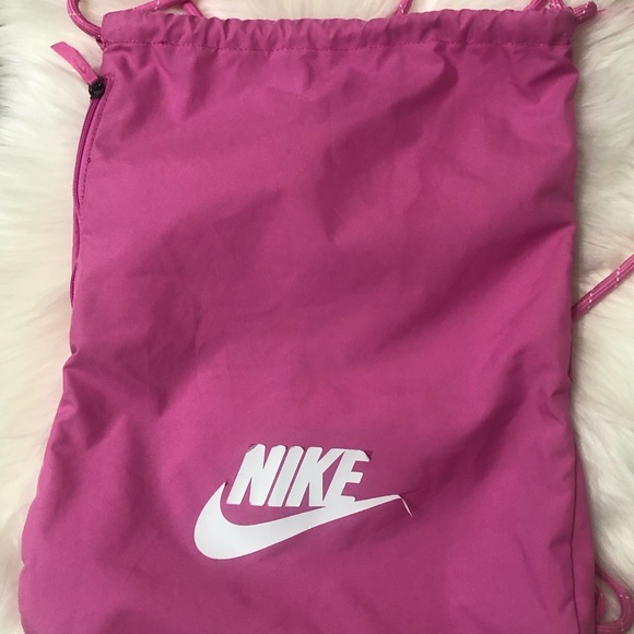 Nike Heritage Drawstring Bag - Picture 7 of 7